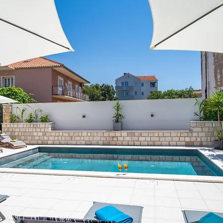 Key Apartment *