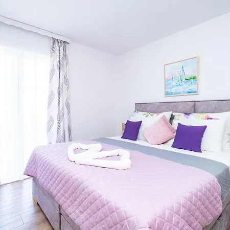 Key Apartment *