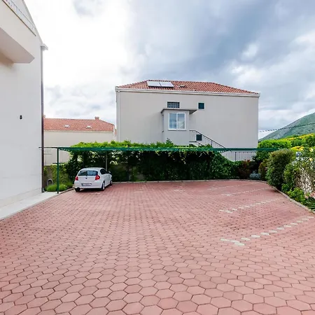 Key Apartment *