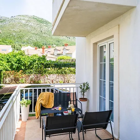 Key Apartment *